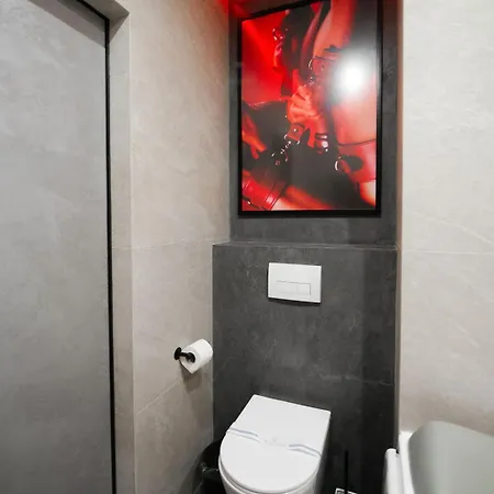 Апартаменти Myfreedom Поруч Із Метро Почайна Kyiv Room photo